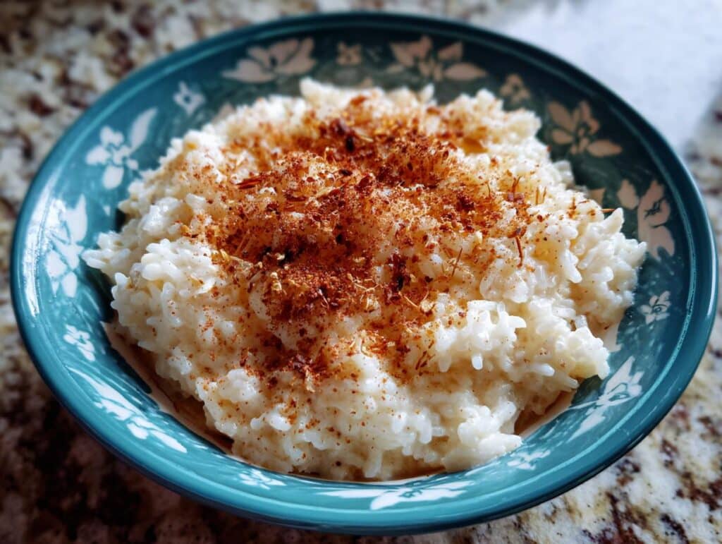 A bowl of creamy Mexican rice pudding recipe easy, sprinkled with cinnamon and saffron.